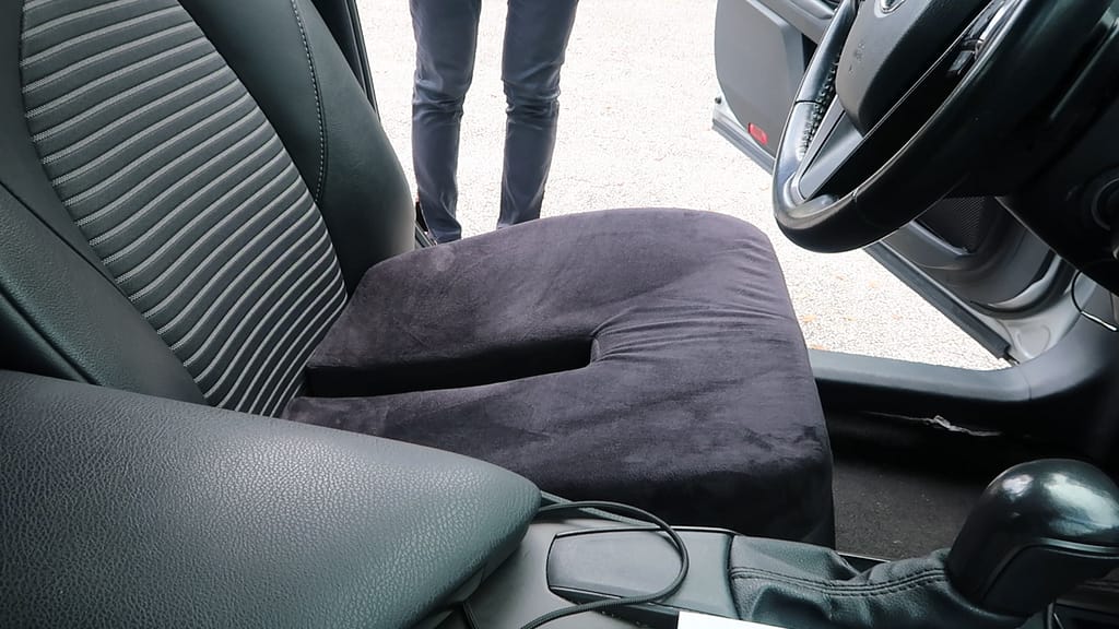 https://mlmvspiplegj.i.optimole.com/w:1024/h:576/q:mauto/f:best/https://ergovalue.com/wp-content/uploads/2023/10/Car-seat-with-cushion.png